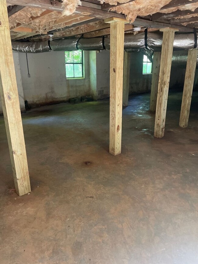 Building Photo - 308 Peden St