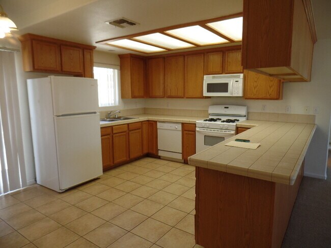 Building Photo - Great 2 Bedroom home on Corner Lot!