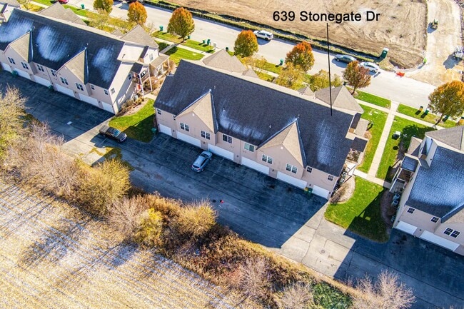 Building Photo - 639 Stonegate Dr