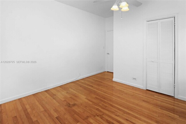 Building Photo - 706 S 19th Ave