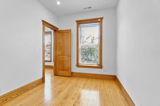 Building Photo - 1742 W Addison St
