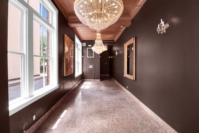 Building Photo - Stunning Corner Loft in the Heart of Historic Downtown Savannah