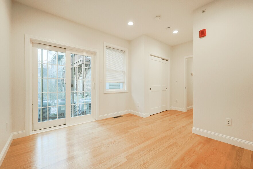 Building Photo - 375 Dorchester St