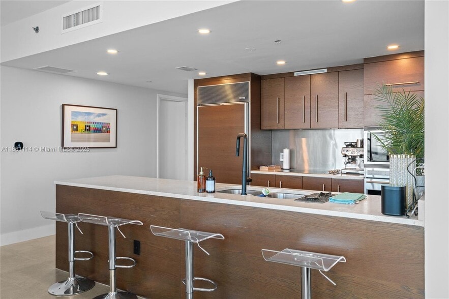 Building Photo - 465 Brickell Ave