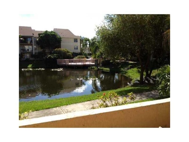 Building Photo - 9999 Summerbreeze Dr