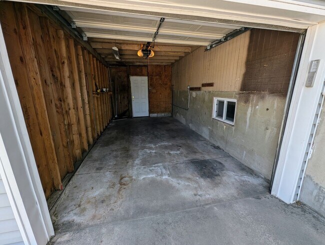 Building Photo - GET $500 OFF THE FIRST MONTHS RENT!!!