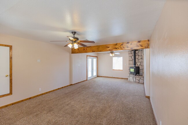 Building Photo - Beautiful 3 bedroom 1 bathroom home
