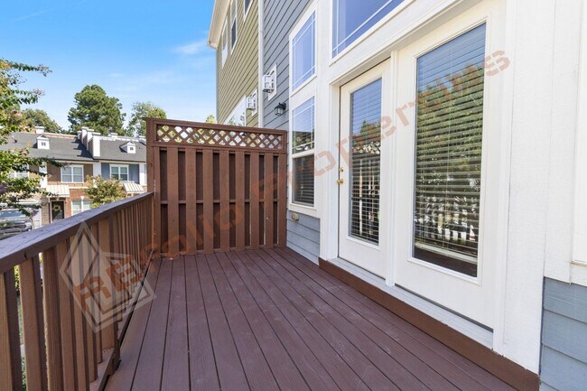 Building Photo - Luxury 3-Story Townhome, No Carpet 4 Bedro...
