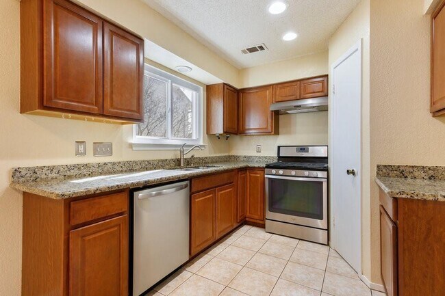 Building Photo - 11105 Blackmoor Dr