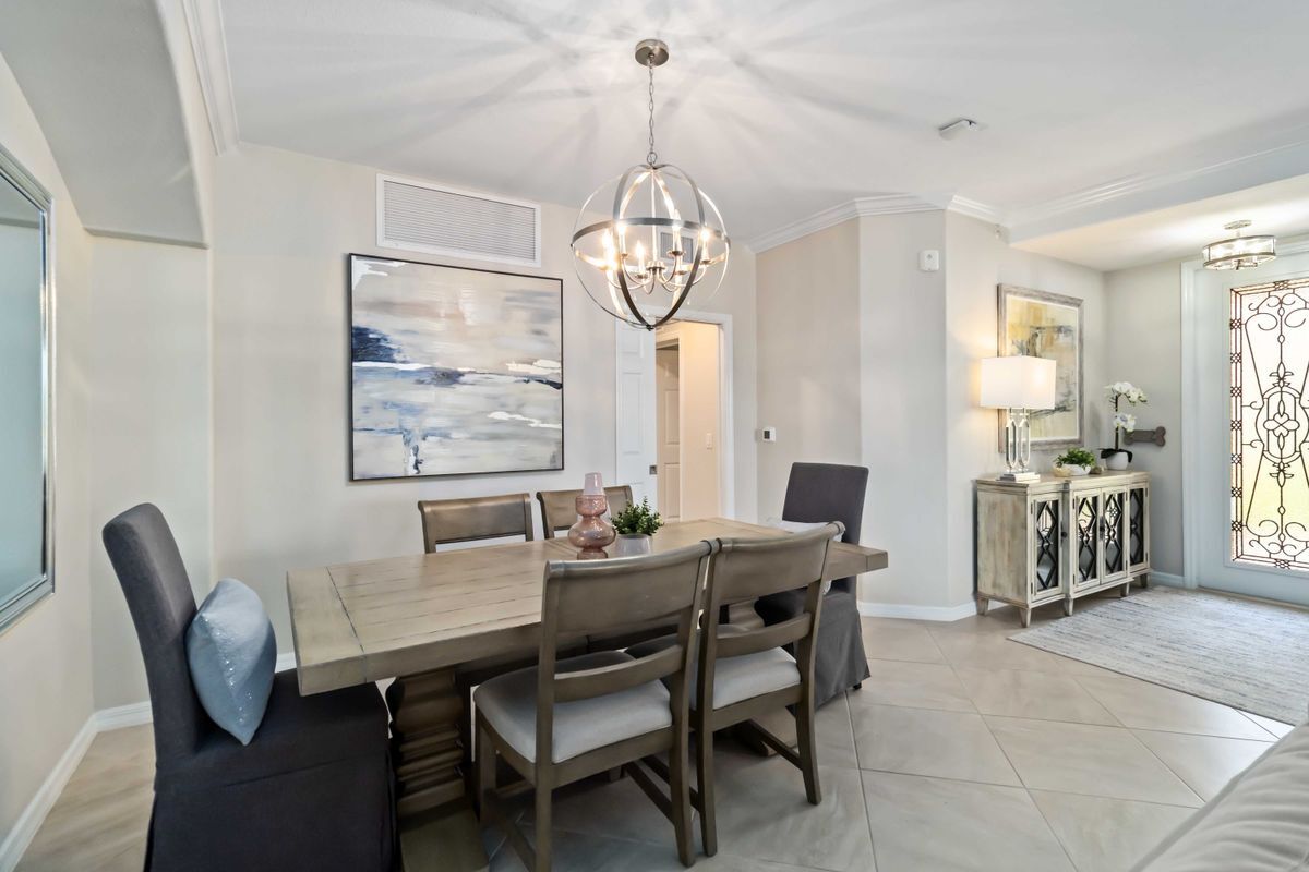 Building Photo - 10805 Tarflower Dr