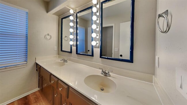 Building Photo - 7203 Edenborough Dr
