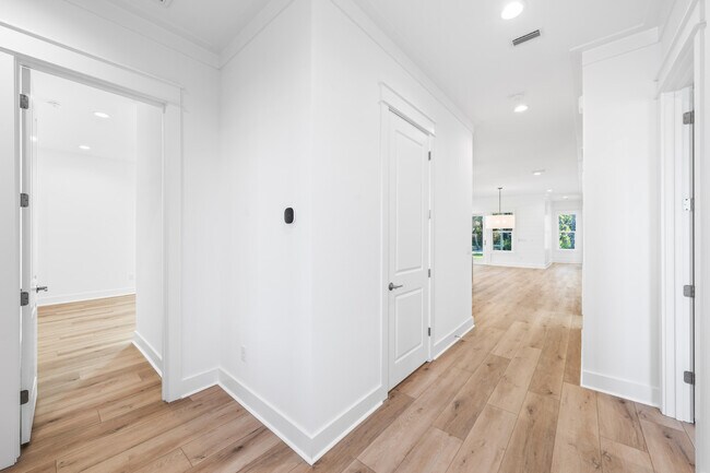 Building Photo - 101 Pollard Cv E