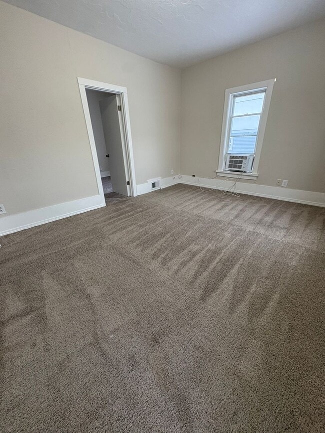 Building Photo - 2809 South Ave