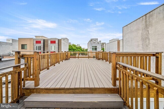 Building Photo - 1520-1522 Dorrance St