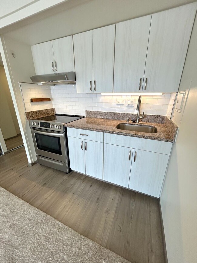 Building Photo - Available Now - High Floor Studio Apartmen...