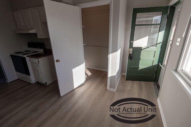 Building Photo - 2904 Leeway Dr