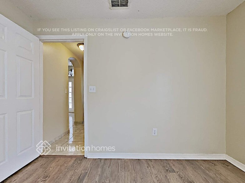 Building Photo - 1813 Snaresbrook Way