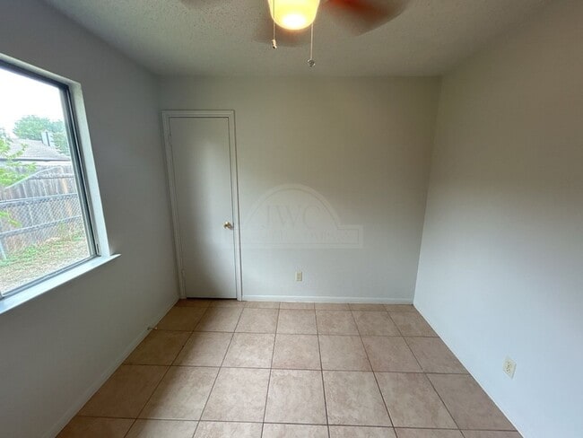 Building Photo - ***One Week Free Rent***2503 Hemlock, Killeen
