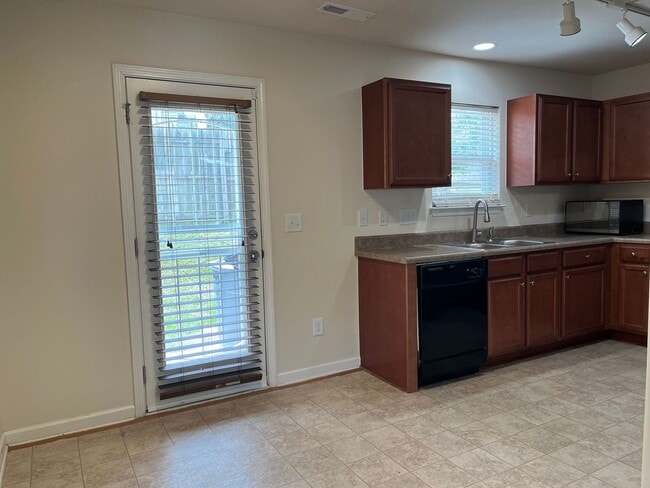 Building Photo - Charming Knightdale Residence, Available Now!