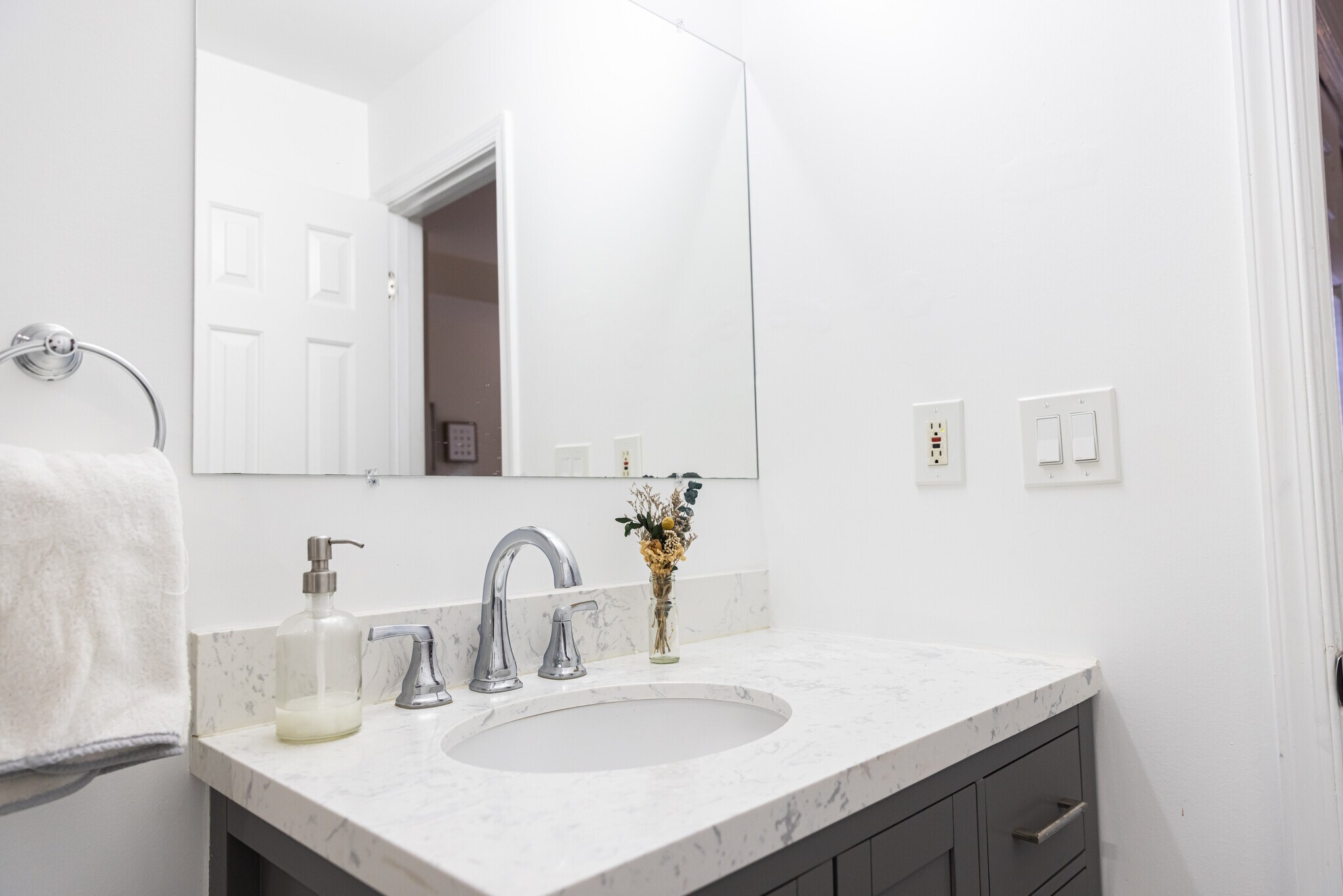 Building Photo - 1700 V St NW