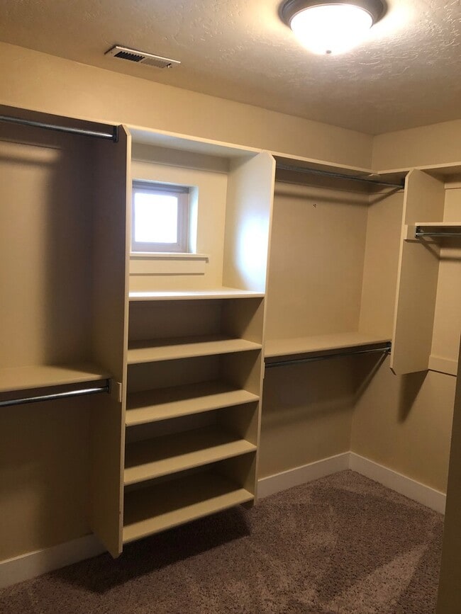 Building Photo - MUST SEE! Beautiful 4 Bedroom/3 Bathroom Home--Near BYU and Peaks Ice Arena