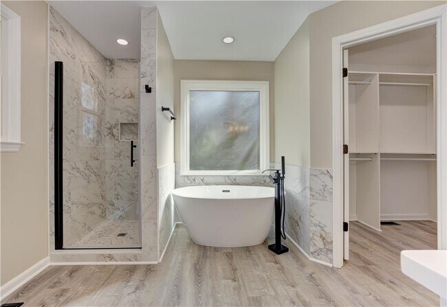 Building Photo - 637 Wedgewood Dr