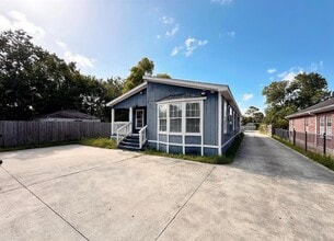 Building Photo - 9507 Klondike St