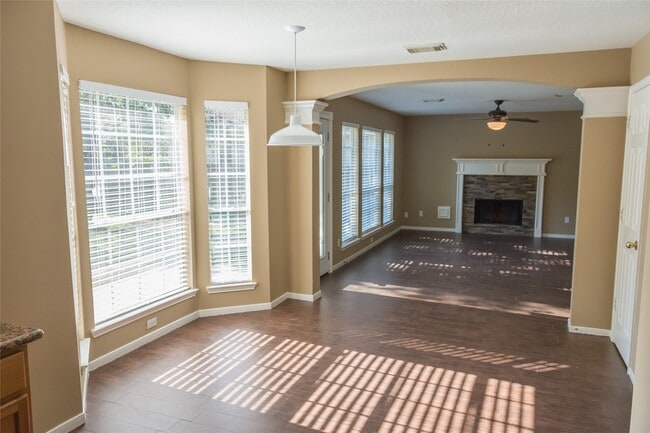 Building Photo - 25727 Bearborough Dr