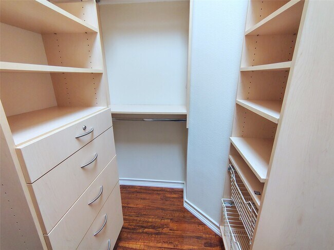 Building Photo - 5606 Grandwood Ln