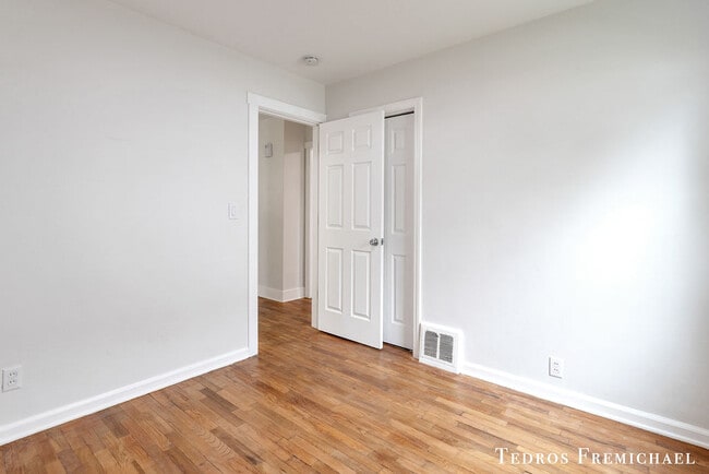 Building Photo - 1302 Griswold St SE