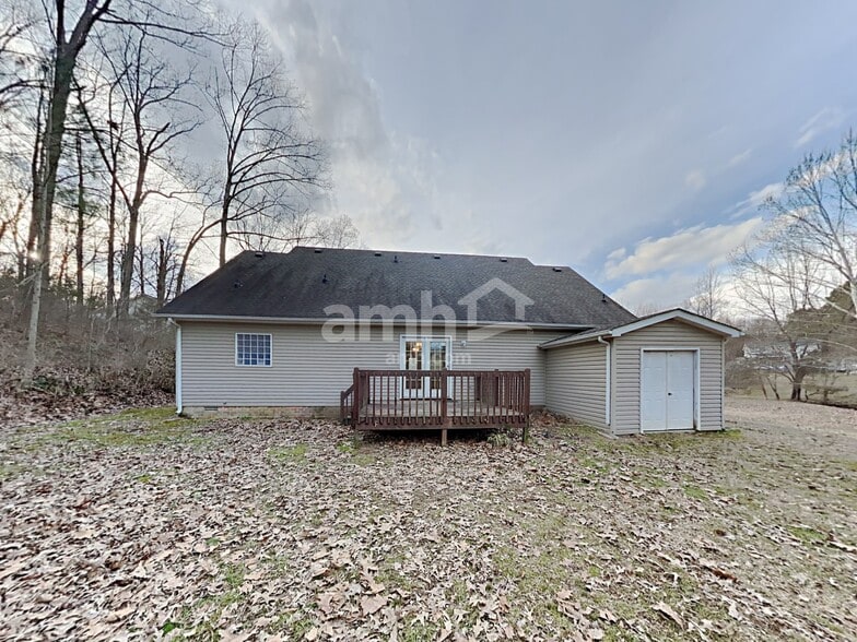 Building Photo - 7411 Meadowwood Way