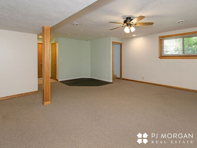 Building Photo - 16911 N Circle - Coming Soon