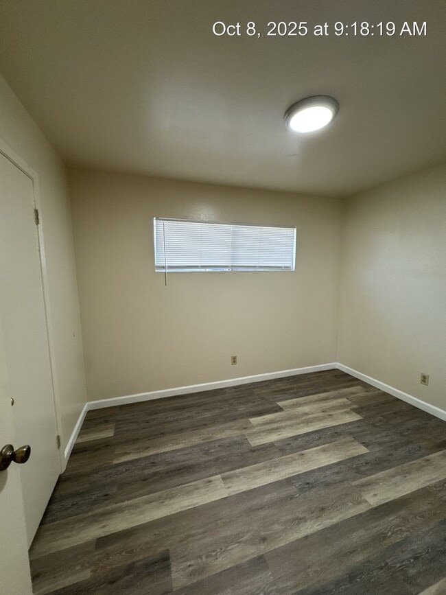 Building Photo - 3237