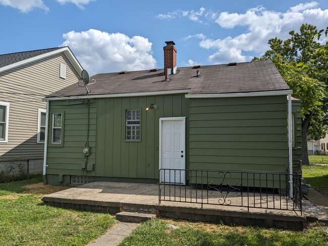 Building Photo - 926 E 19th Ave