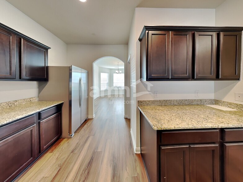 Building Photo - 4616 Beaver Creek Ave