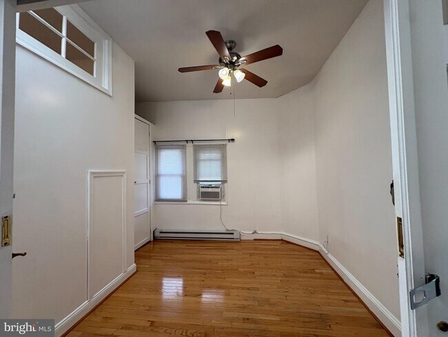 Building Photo - 3711 Lancaster Ave