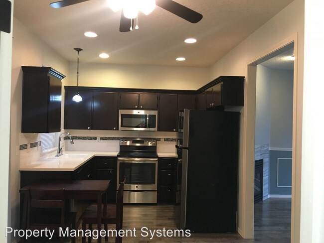 Building Photo - 19195 SE Yamhill St