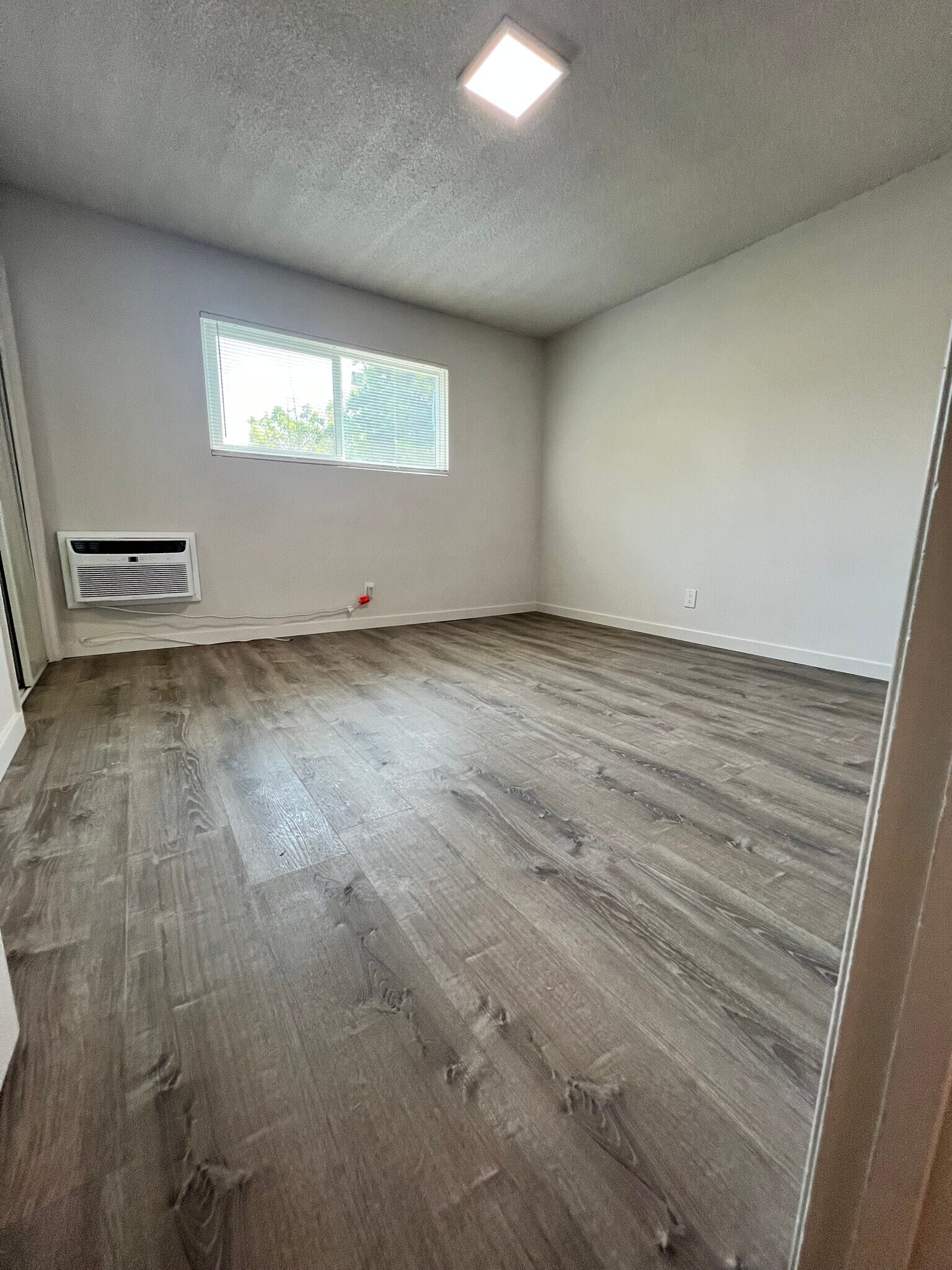 Building Photo - 429 W Elk Ave