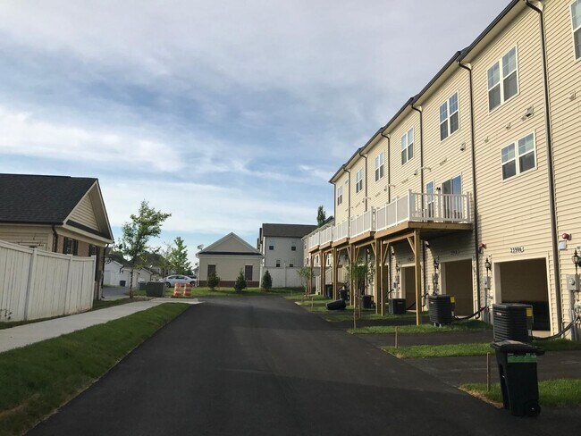 Building Photo - 23910 Catawba Hill Dr