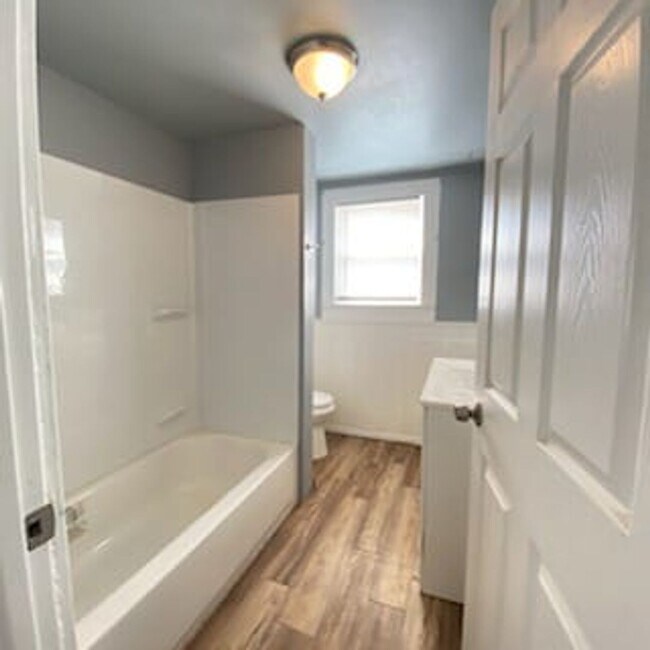 Building Photo - $0 First Month's Rent / $0 Deposit at Move-in