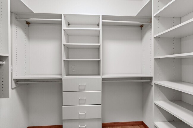 Building Photo - 6 Bed 4 Bath Daylight Rancher on Acreage in Mead School District.  Absolutely Gorgeous