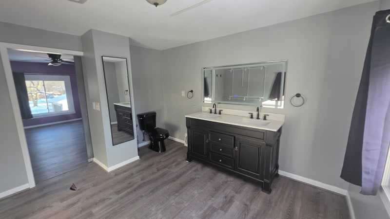 Building Photo - 270 W Glendale St