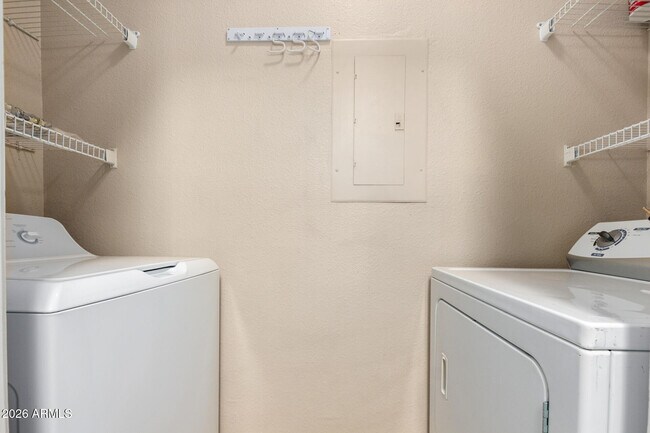 Building Photo - 5345 E Van Buren St