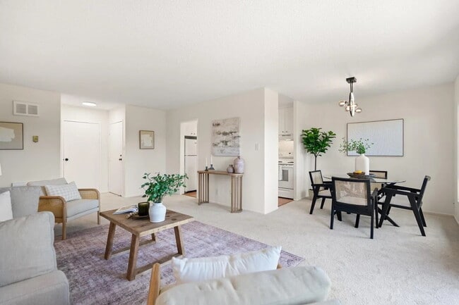 Building Photo - "Chic 1-Bedroom San Mateo Retreat with Mod...