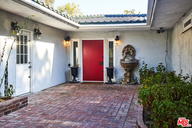 Building Photo - 2200 Outpost Dr