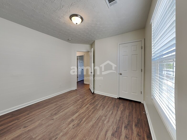 Building Photo - 814 Carlton Pointe Terrace