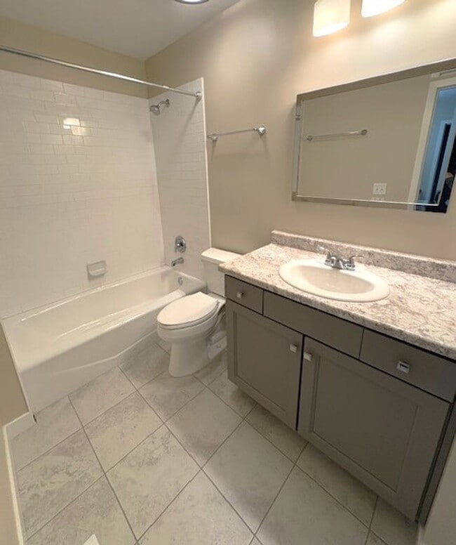 Building Photo - 3 Bedroom Townhome at Three Fountains in M...