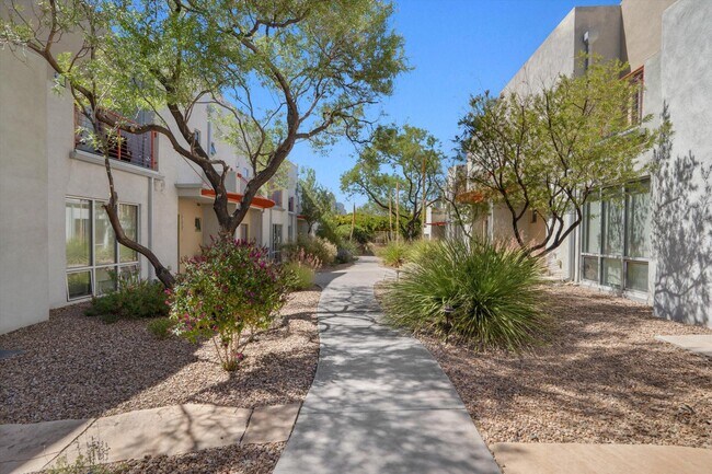 Building Photo - 3936 Silver Ave SE