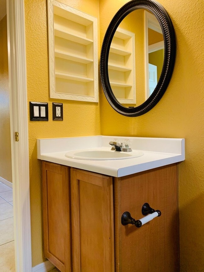 Building Photo - Beautiful Home In Rancho Sahuarita Located...