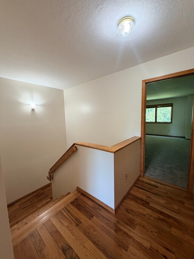 Building Photo - 705 S 15th Ave